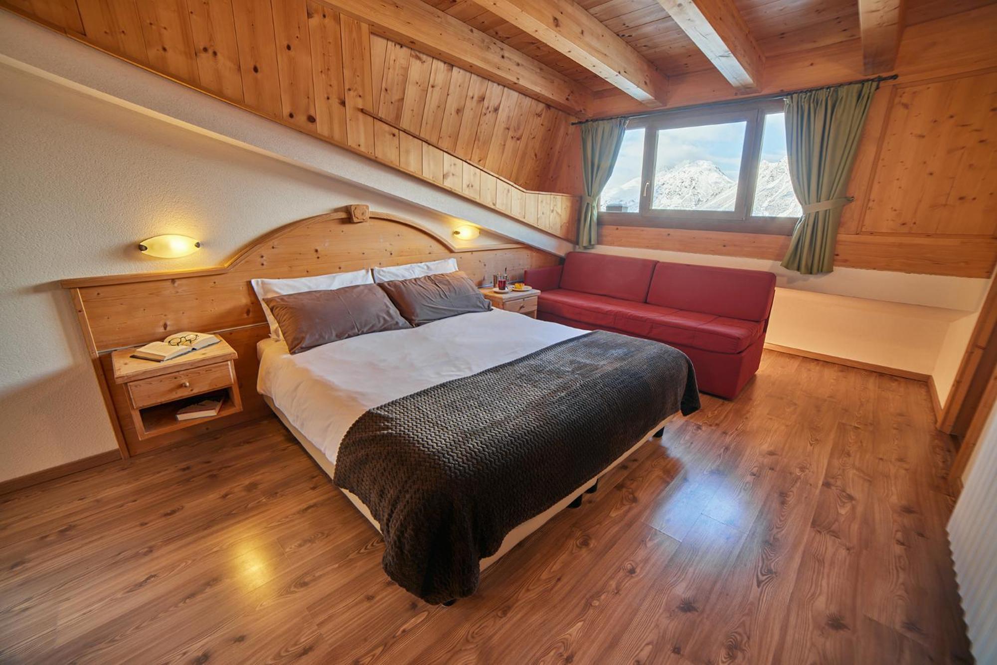 Hotel Vallechiara Bormio Exteriör bild