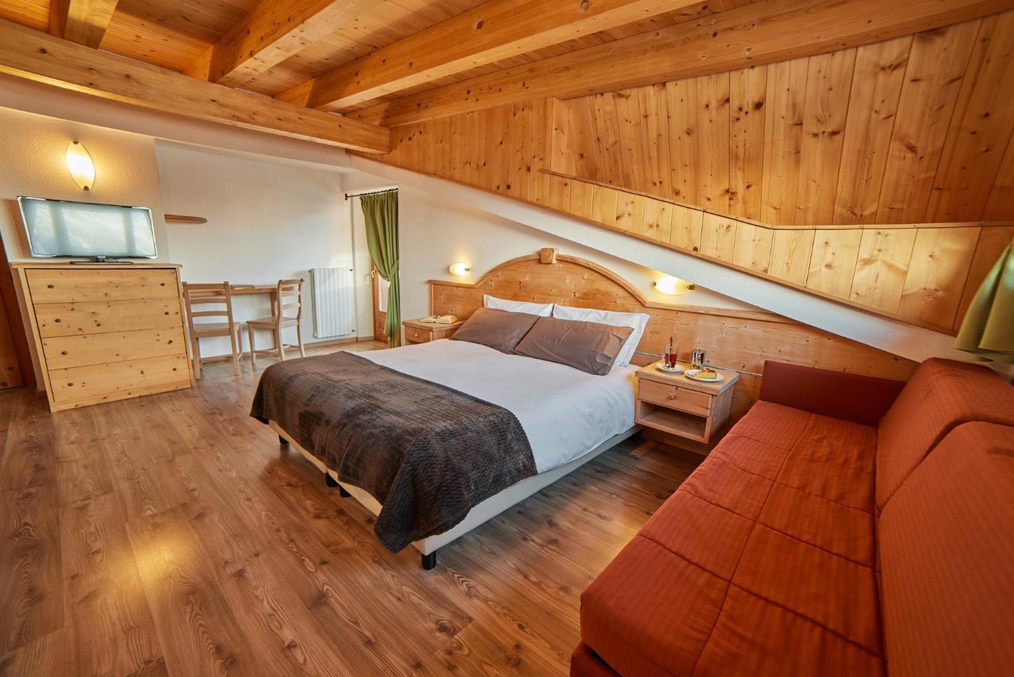 Hotel Vallechiara Bormio Exteriör bild