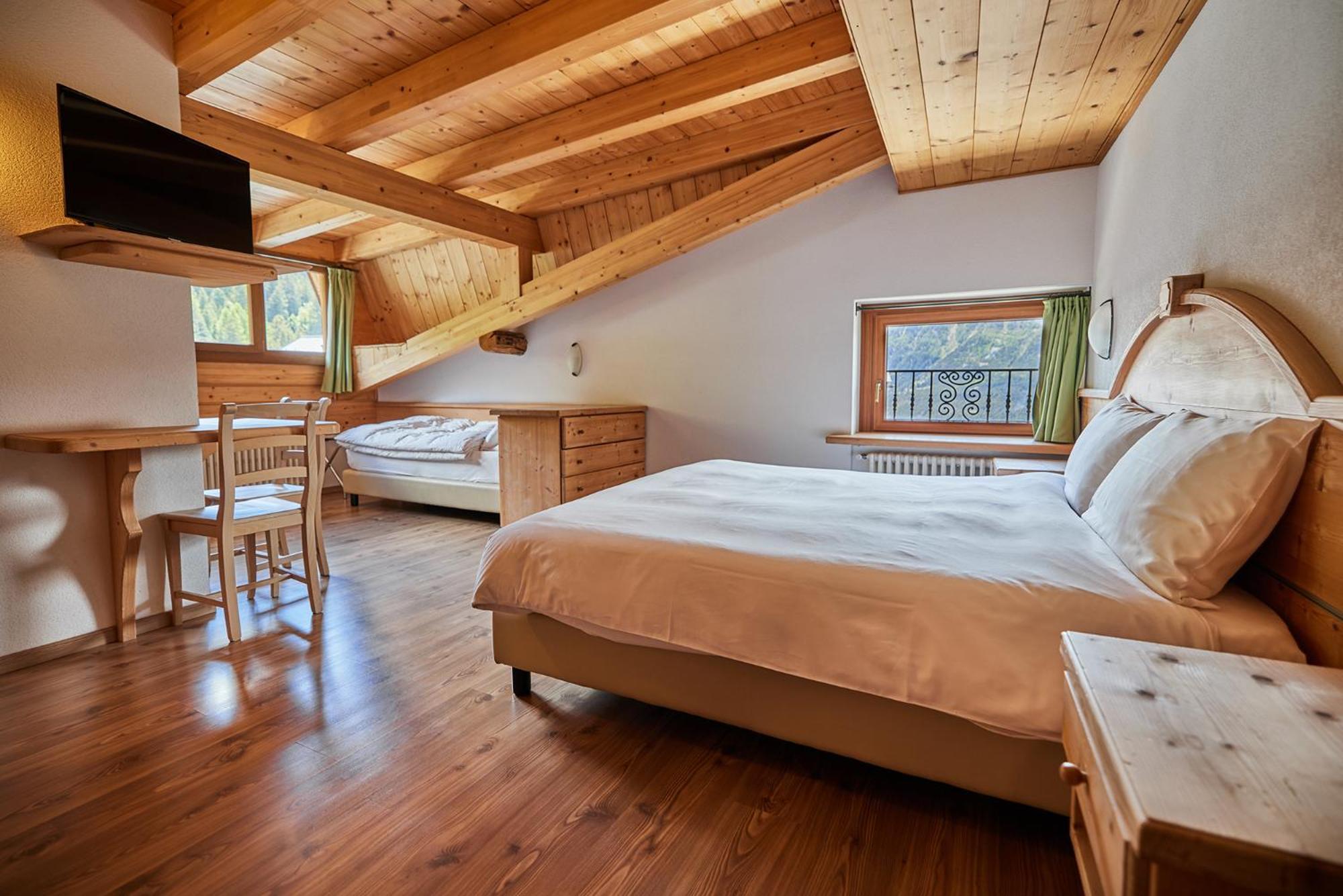 Hotel Vallechiara Bormio Exteriör bild