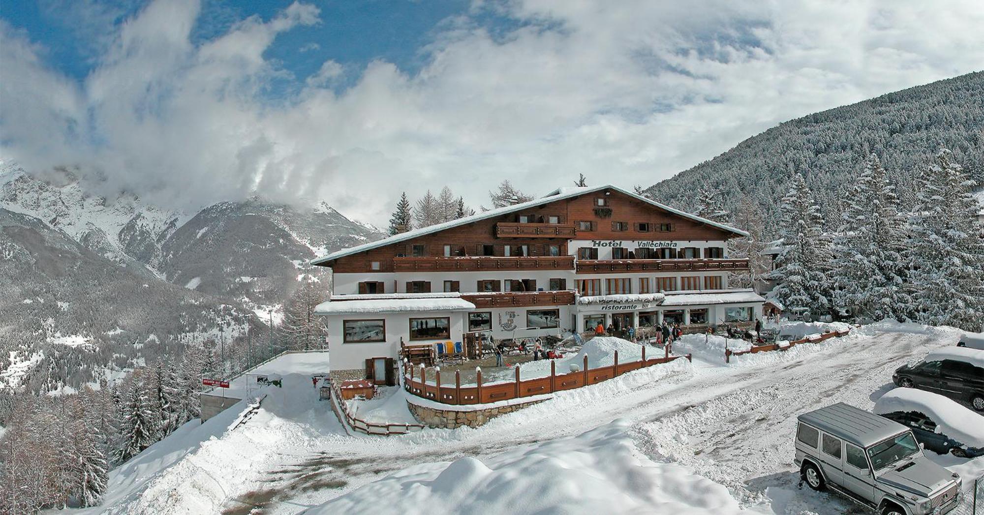 Hotel Vallechiara Bormio Exteriör bild