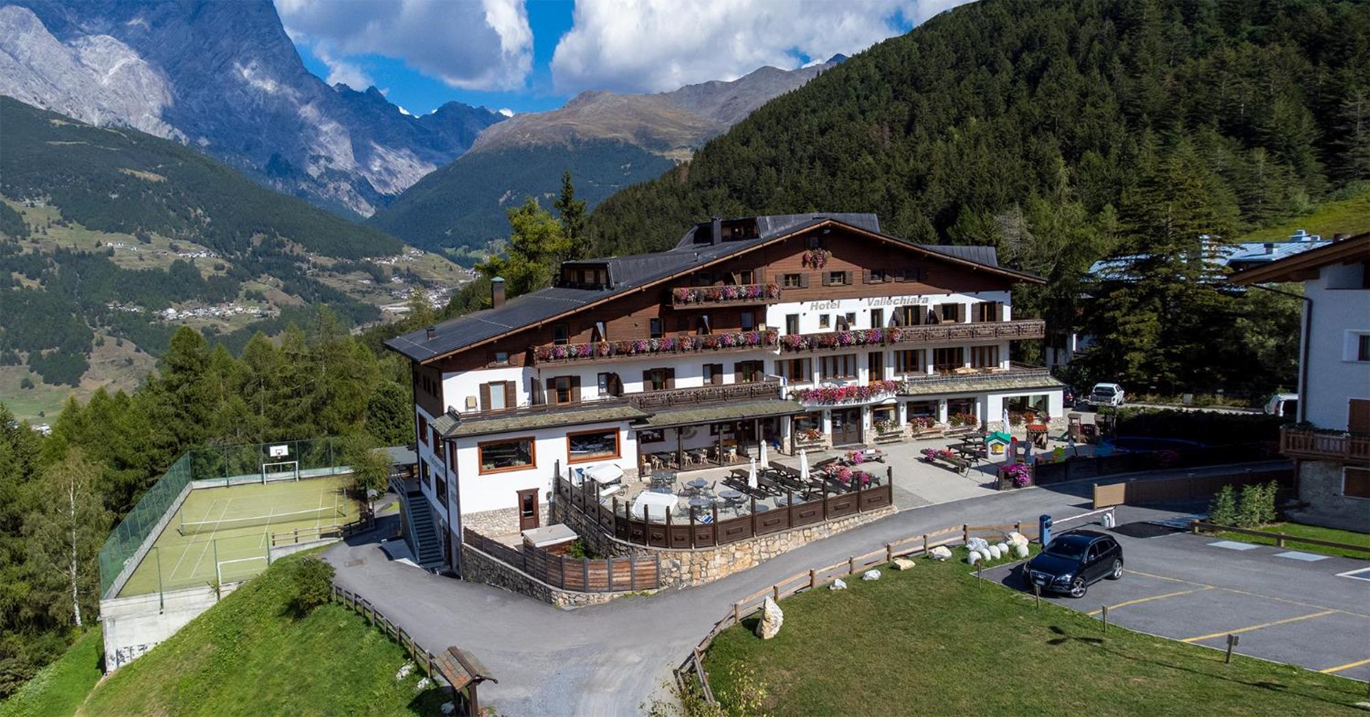 Hotel Vallechiara Bormio Exteriör bild