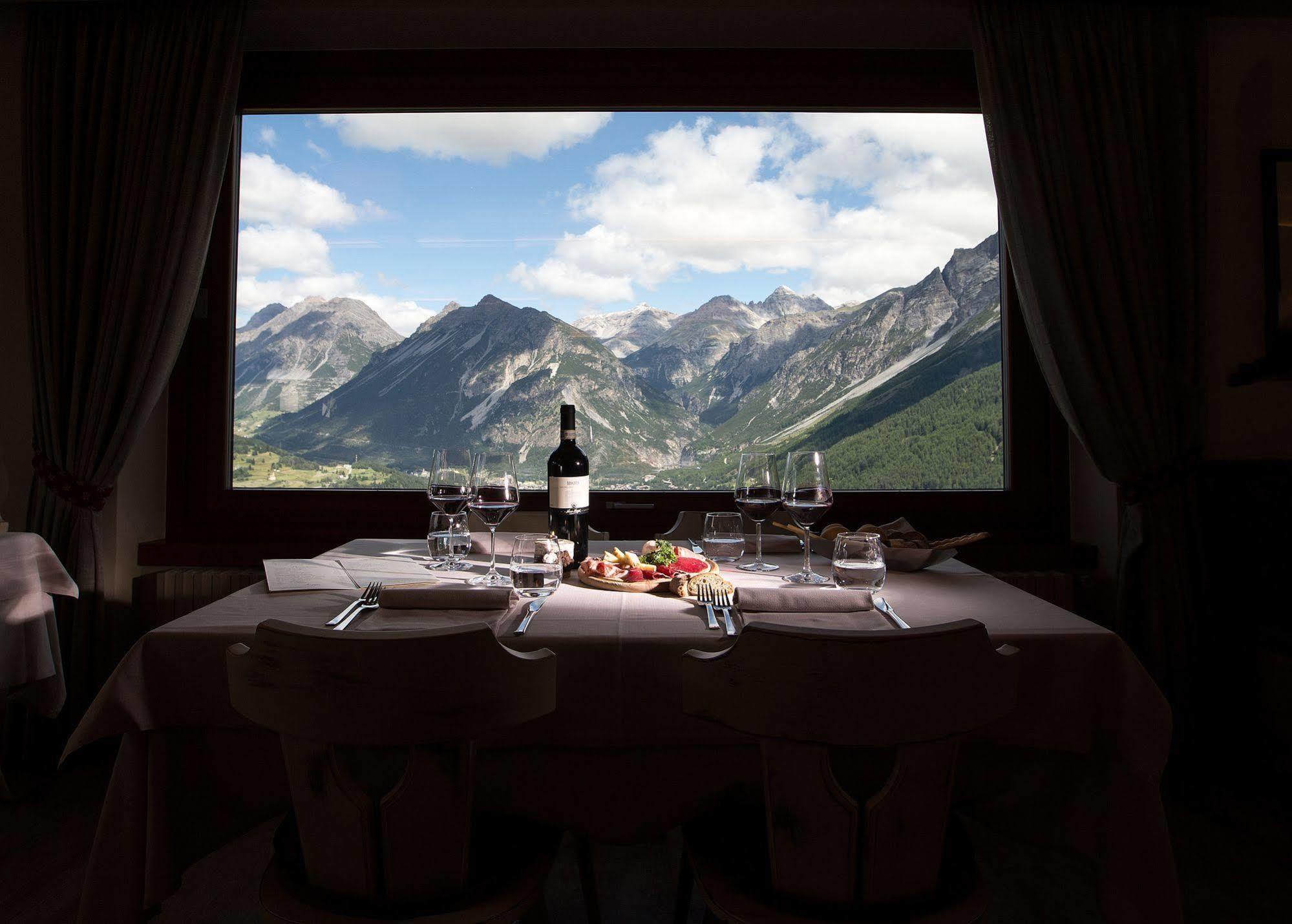 Hotel Vallechiara Bormio Exteriör bild